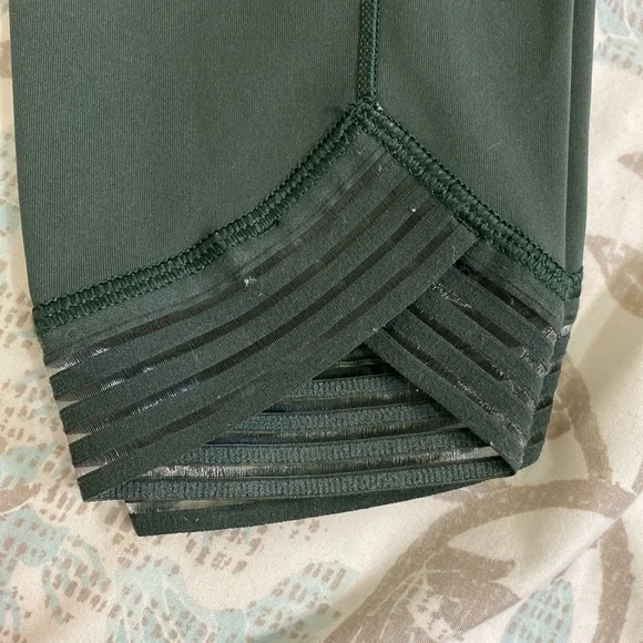 LULULEMON!! Find focus 7/8 25 size 6!! Deep Ivy - Picture 11 of 14